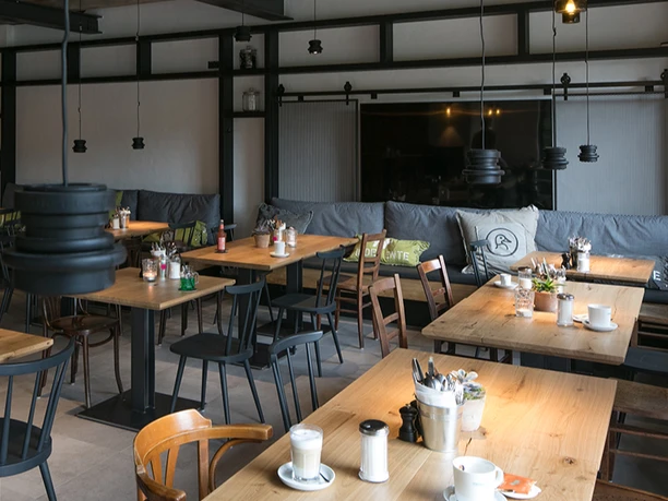 Moderner Restaurantinnenbereich