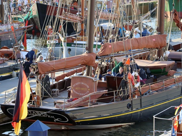 IMG_9087 (c) Vanessa Wilke_Erlebnis Bremerhaven_WEB.jpg Traditionsschiffe der Schiffergilde Bremerhaven im Neuen Hafen