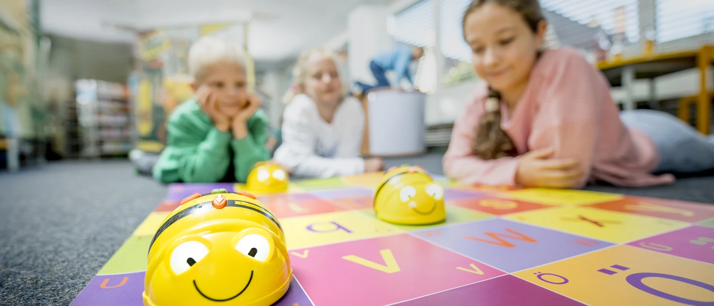Technothek in der Stadtbibliothek Osnabrück_Bee-Bots_c_Aileen Rogge.jpg