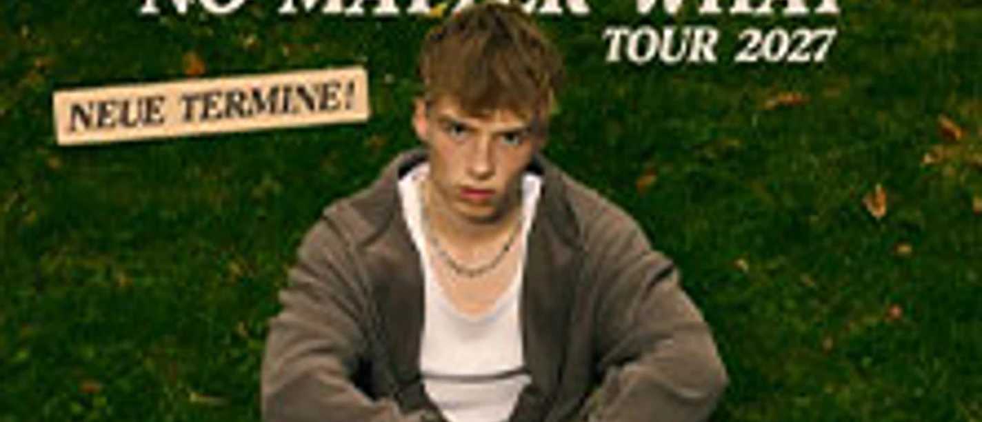 Plakat mit Text Iggi Kelly No Matter What Tour 2027 und einer sitzenden Person auf Rasen