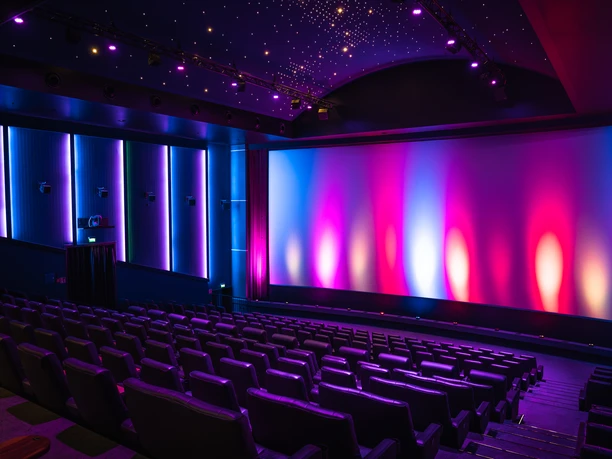 Paderborn Pollux Ultimate Saal 8