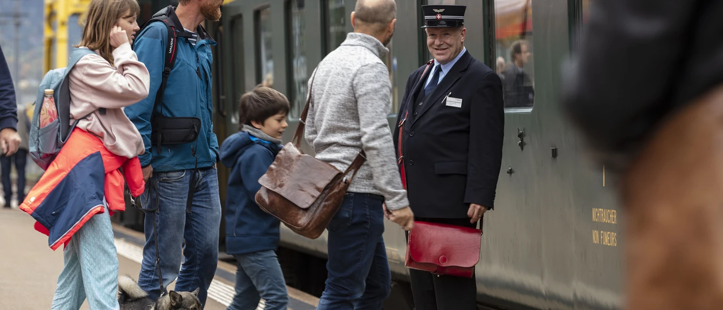 Steigen Sie ein zur Erlebnisfahrt San Gottardo | Embarquez dans le train découverte San Gottardo | Salite a bordo del treno avventura San Gottardo, 2022.