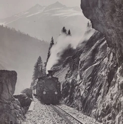 Zug der Furka-Oberalp-Bahn, hier unterwegs im Wallis | Un train de la compagnie Furka-Oberalp, roulant ici dans le Valais | Treno della ferrovia del Furka-Oberalp, qui in viaggio nel Vallese, ≈ 1941.