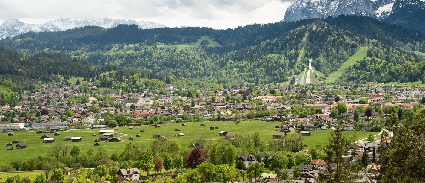 Schanze und Ort_Blick vom Kramerplateauweg
