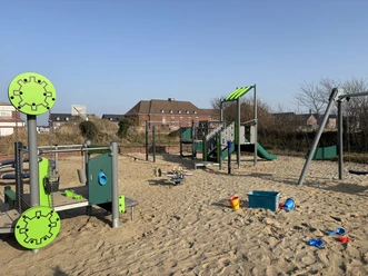 Spielplatz an der Kurverwaltung List bei Sonnenschein