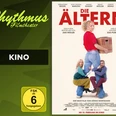 filmplakat-dieaeltern.jpg Plakat Die Ältern: junge Frau mit Karton, Eltern klammern an ihrem Bein