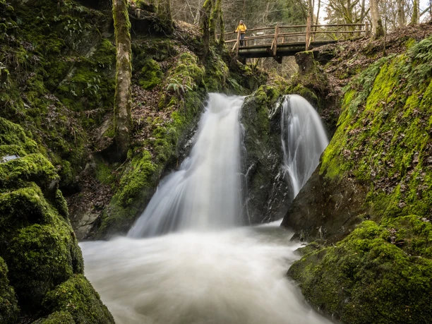 Der Wasserfall "die Rausch" stürzt sanft in die Tiefe