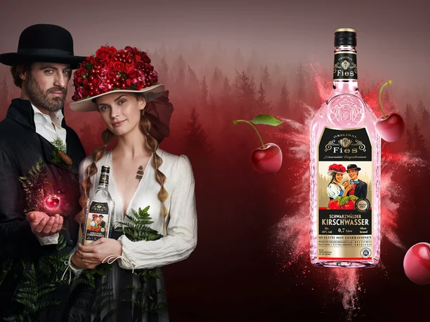 fies-keyvisual-paar-mittig-web+flasche