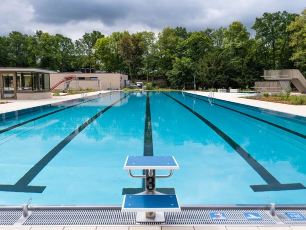 Galerie_Freibad 50m-Sportbecken_1020 x 600.jpg