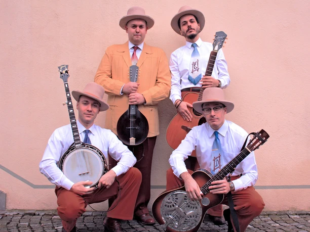 The Truffle Valley Boys-2-(c) by Jean Schuster.jpg Bluegrass-Band The Truffle Valley Boys mit Gitarren und Banjos