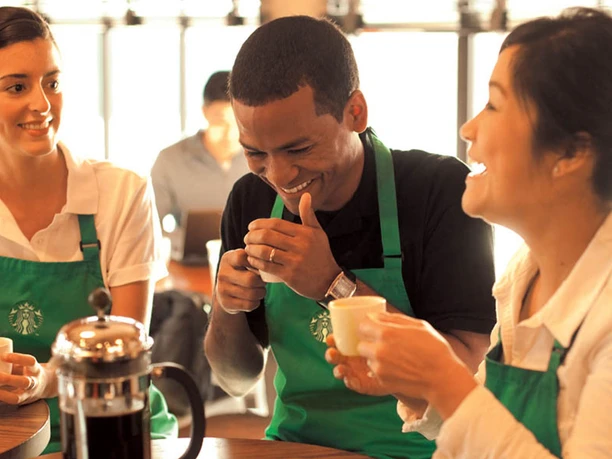 starbucks-symbolbild-mitarbeitende.jpg
