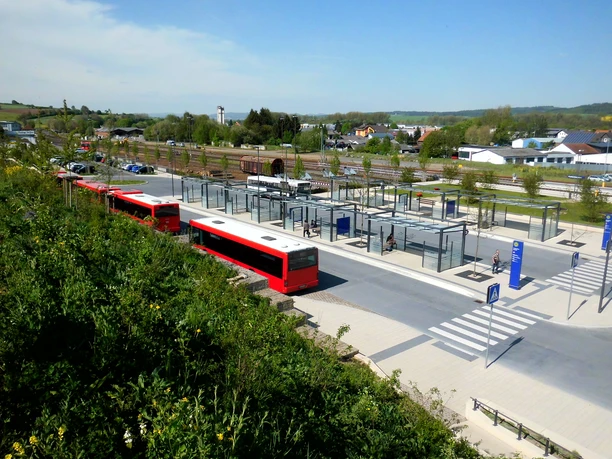 Aussicht von der Marburger Straße Sie sehen die Aussicht von der Marburger Straße auf den Bahnhofsplatz.