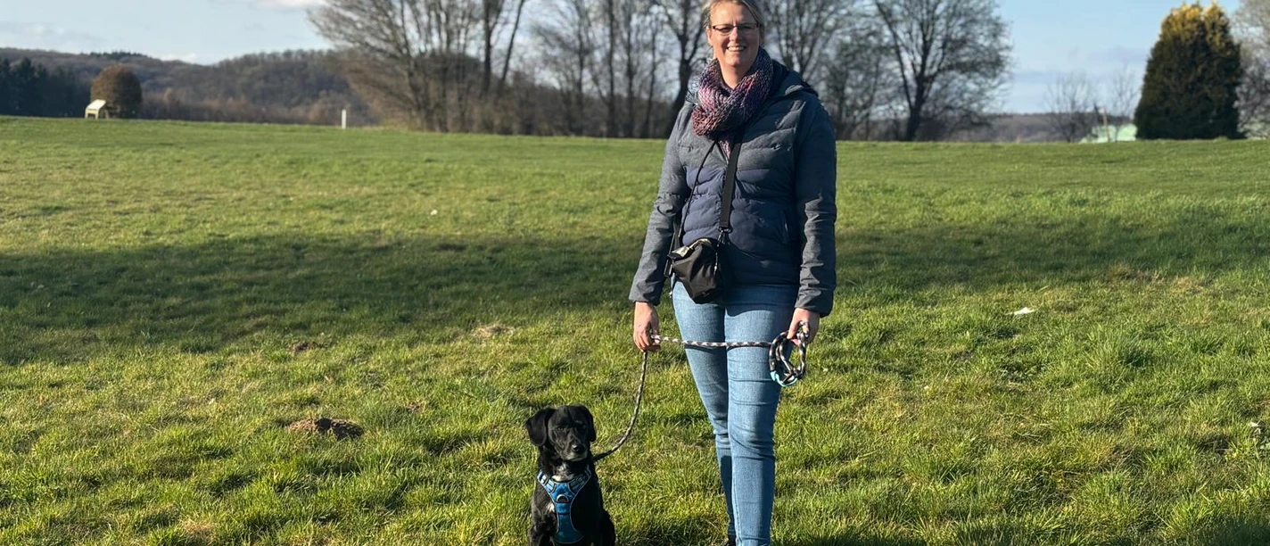 Wanderführerin mit Hund