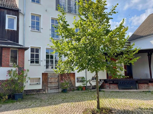 Innenhof_in_Richtung_Fewos_bearbeitet