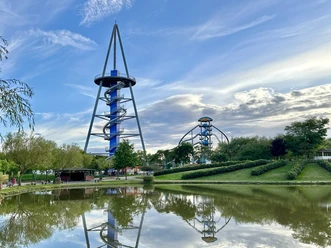 Erlebnispyramide und Rutschenturm im Sonnenlandpark
