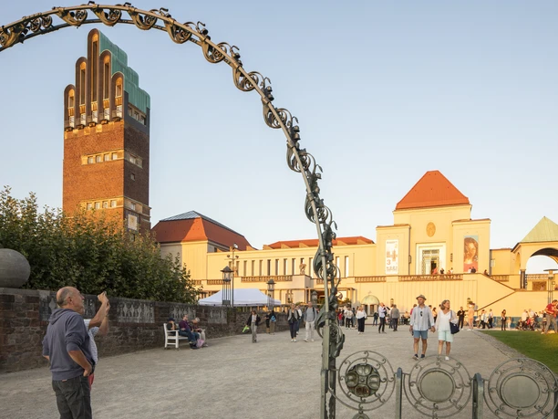 Mathildenhöhe Darmstadt - Blick auf die Mathildenhöhe Blick auf die Mathildenhöhe in Darmstadt im warmen Abendlicht