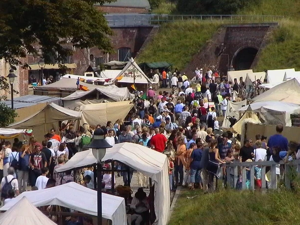 Marktatmosphäre Cuxhaven 2.jpg