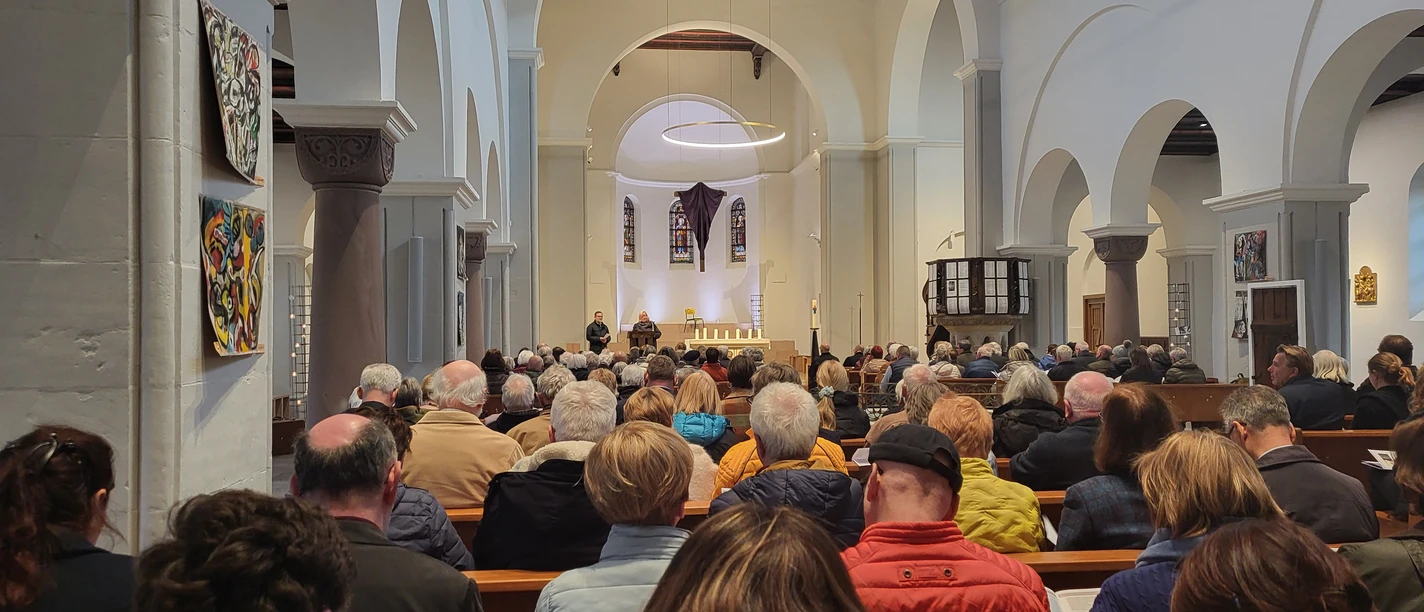 2025-04-11_Gedenkgottesdienst St. Petrus 1.jpg