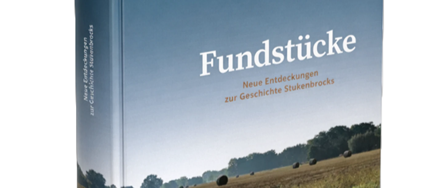Buch3DAusschnittBESTE.png Buchcover Fundstücke mit Landschaft und Heuballen, Titel zur Geschichte Stukenbrocks