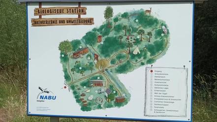 Biologische Station NABU Salzgitter_HD_16zu9.jpg Illustrierte Übersichtskarte der Biologischen Station NABU Salzgitter mit Legende.