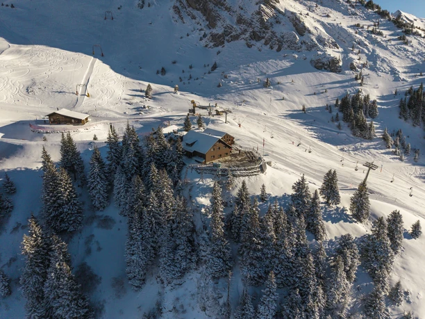 Brunnihütte im Winter