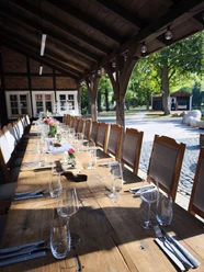 IMG_20250920_162438.jpg gedeckter Tisch im Gesindehaus