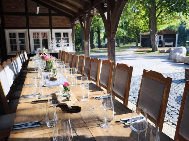 IMG_20250920_162438.jpg gedeckter Tisch im Gesindehaus