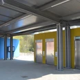 Bahnhof_Salzgitter-Lebenstedt_WC-Anlage_HD_16zu9.JPG Barrierefreie, öffentliche WC-Anlage am Bahnhof Salzgitter-Lebenstedt unter überdachtem Bereich.