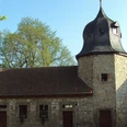 Taubenturm_Ringelheim_HD_16zu9.JPG Historischer Taubenturm in Ringelheim aus Naturstein mit markantem dunklem Turmdach.