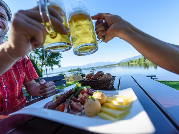 Einkehr im Biergarten direkt am See