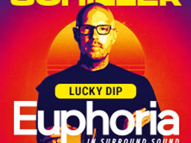 Plakat mit einer Person vor rotem Hintergrund und den Titeln Schiller und Euphoria