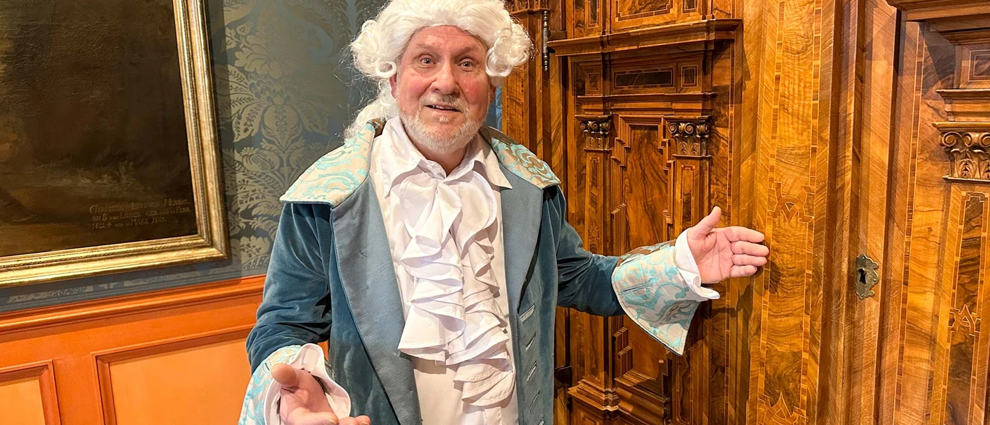 Kostümführung im Celler Schloss – Barocke Pracht Kostümführung in barocker Kleidung im Celler Schloss