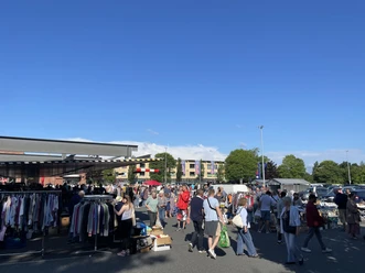 Flohmarkt bei famila Kiel Neu-Meimersdorf