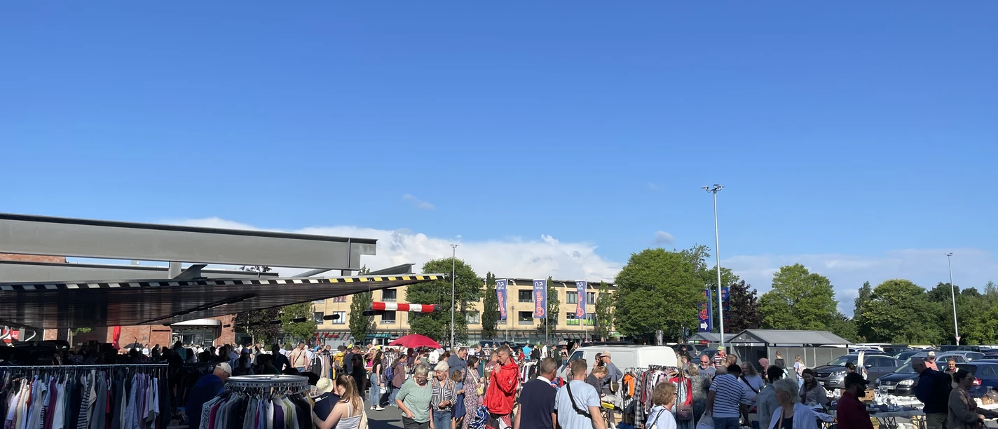 Flohmarkt bei famila Kiel Neu-Meimersdorf