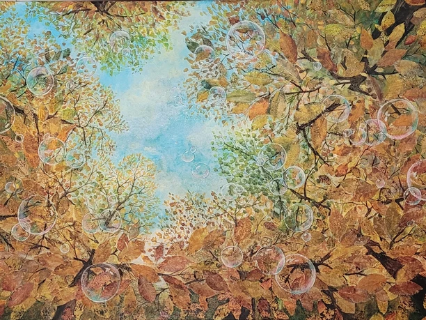 Ausstellung Gohrisch Brigitta Arnold Gemaltes Bild Pfütze mit Blasen in der sich Bäume spiegeln