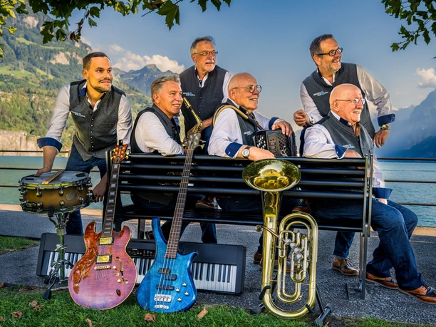 B Joe und Co Bank seitlich