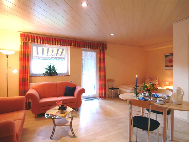 Appartement-Haus Loer | Bad Wünnenberg Appartement-Haus Loer | Wohn-/Schlafraum