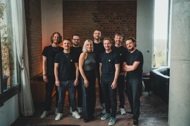Radius feat. Leonora