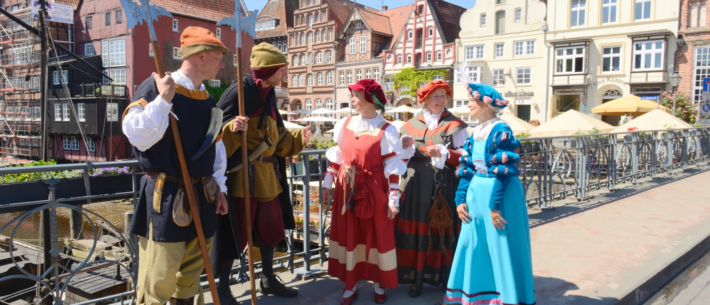 Historische Kostümführung_(C)_Lüneburg Marketing GmbH.jpg