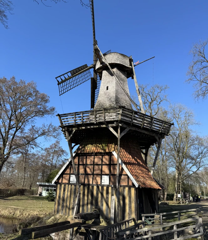 Zu jeder Jahreszeit ein beeindruckendes Fotomotiv - die Hüvener Mühle..jpeg