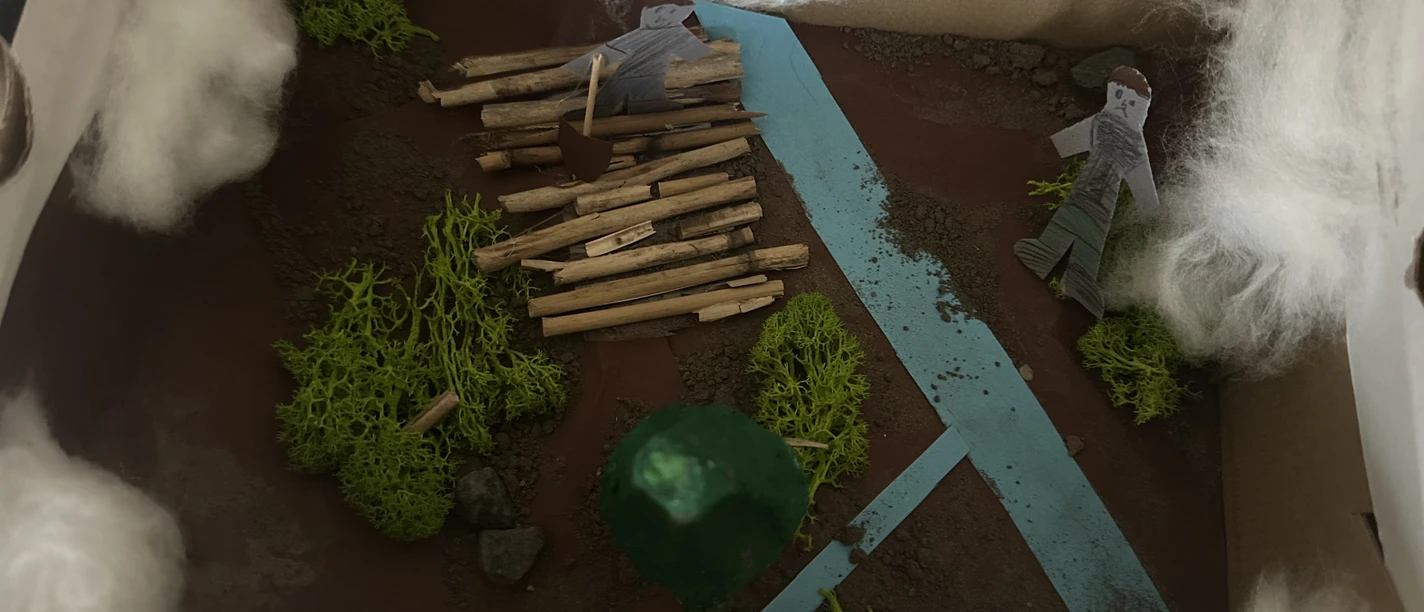 DIe Schüler haben Miniaturmodelle für die Ausstellung gebastelt..jpeg