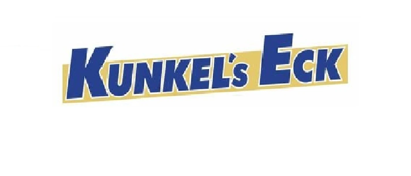 Kunkel´s Eck Schriftzug Kunkel’s Eck in blauen Buchstaben mit gelber Kontur auf hellem Hintergrund.
