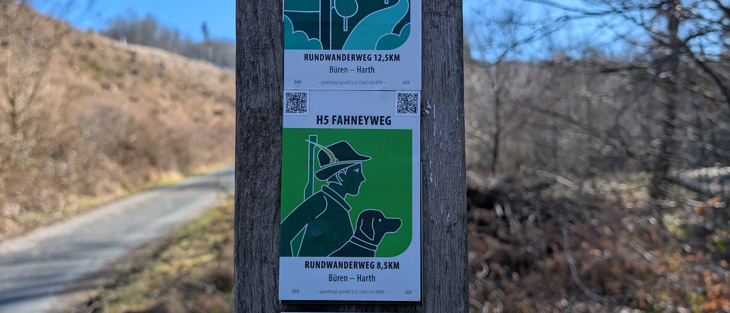 Hiking trail H4| Büren-Harth Wegmarkierung der Wanderwege H4 und H5 bei Büren-Ringelstein