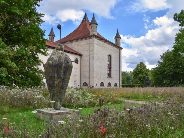 Skulpturenpark, Ausstellungsansicht, Kunstmuseum Schloss Derneburg. © Hall Art Foundation, Foto: Franziska Lenferink