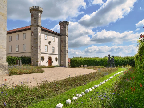 Skulpturenpark, Ausstellungsansicht, Kunstmuseum Schloss Derneburg. © Hall Art Foundation, Foto: Franziska Lenferink