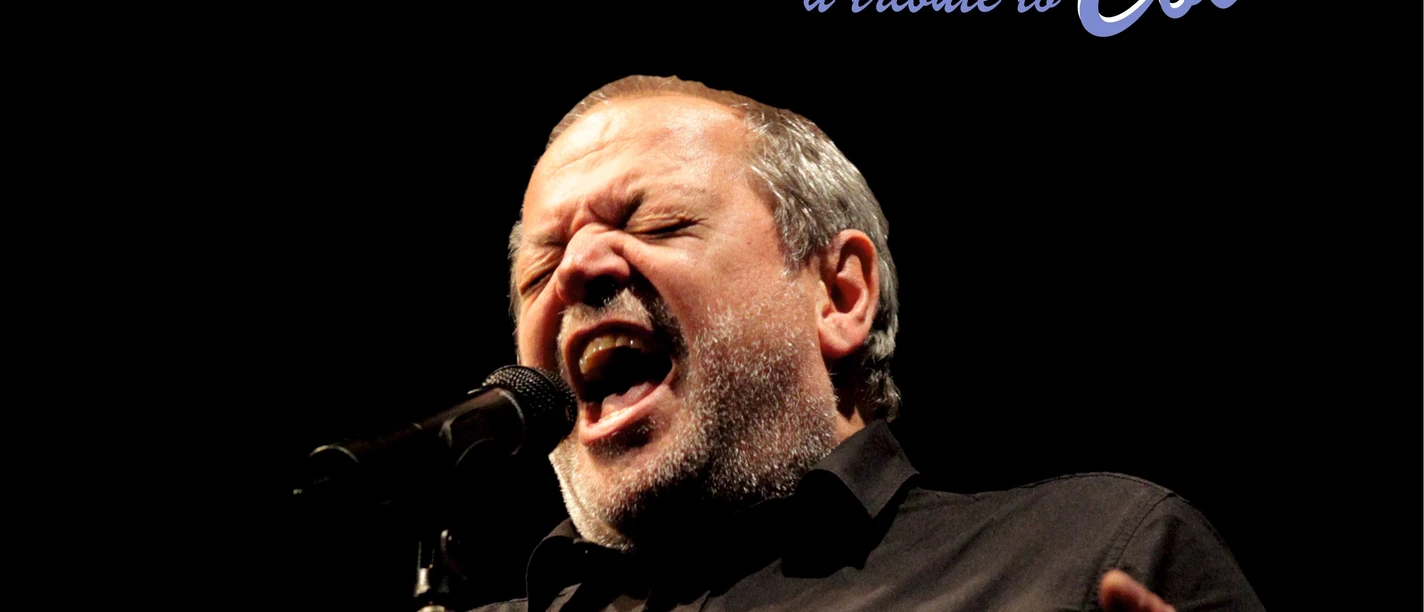 Plakat des Joe Cocker Tribute Konzerts Konzertplakat für JOE a tribute to Cocker mit Sänger am Mikrofon und Band.