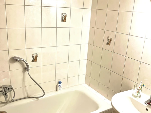 Badezimmer 1 mit Badewanne