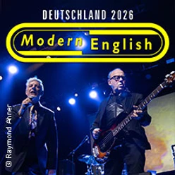 Modern English live auf der Bühne vor blauem Licht, mit Schriftzug Deutschland 2026