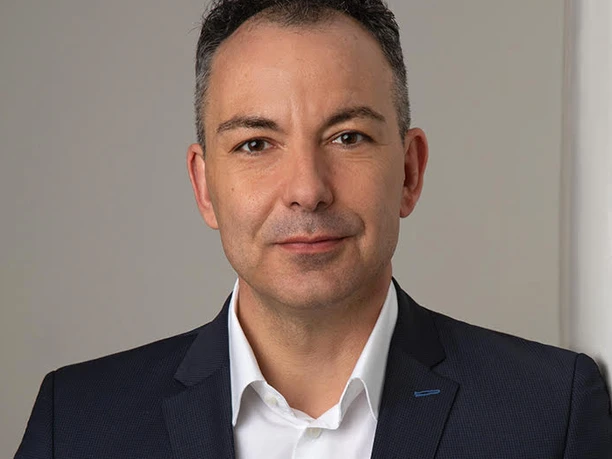 Andreas Zimmer, Professor für Tourismusmanagement an der IU Internationale Hochschule | Leipzig Convention Bureau Porträt von Andreas Zimmer, Professor für Tourismusmanagement an der IU Internationale Hochschule – präsentiert vom Leipzig Convention Bureau