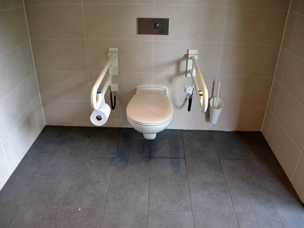 WC am Naturparkhaus Mardorf (Nordufer).JPG